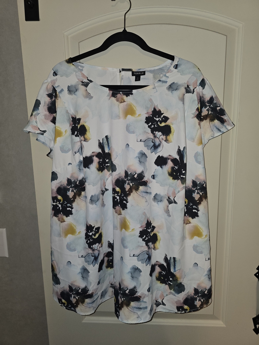 torrid White Floral Watercolor Scoop Neck Blouse with Black & Yellow Accents